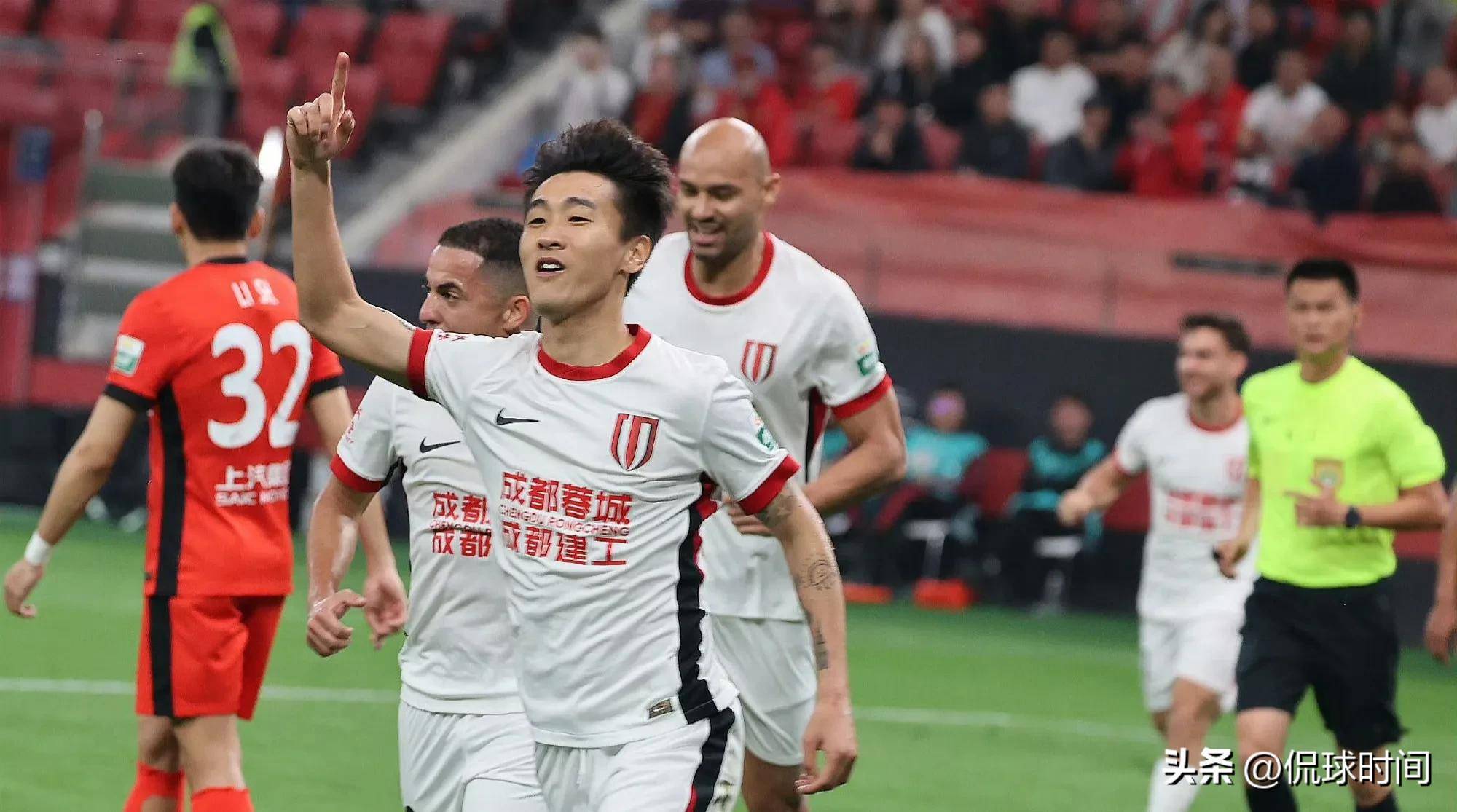 河南建业不敌上海申花，主场劣势尴尬
